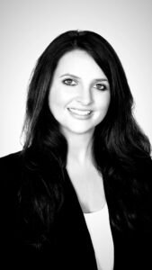 Caroline Bracken Headshot